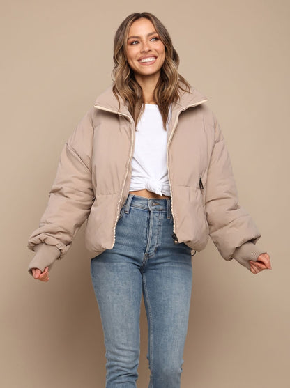 Damen Oversize Steppjacke mit Stehkragen in der Vorderansicht