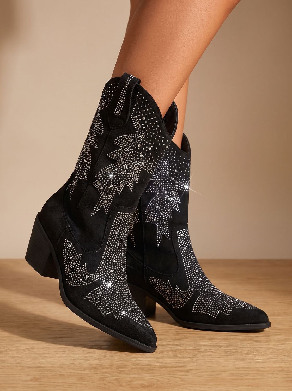 Detailaufnahme des Strassbesatzes an den Damen-Cowboy-Boots