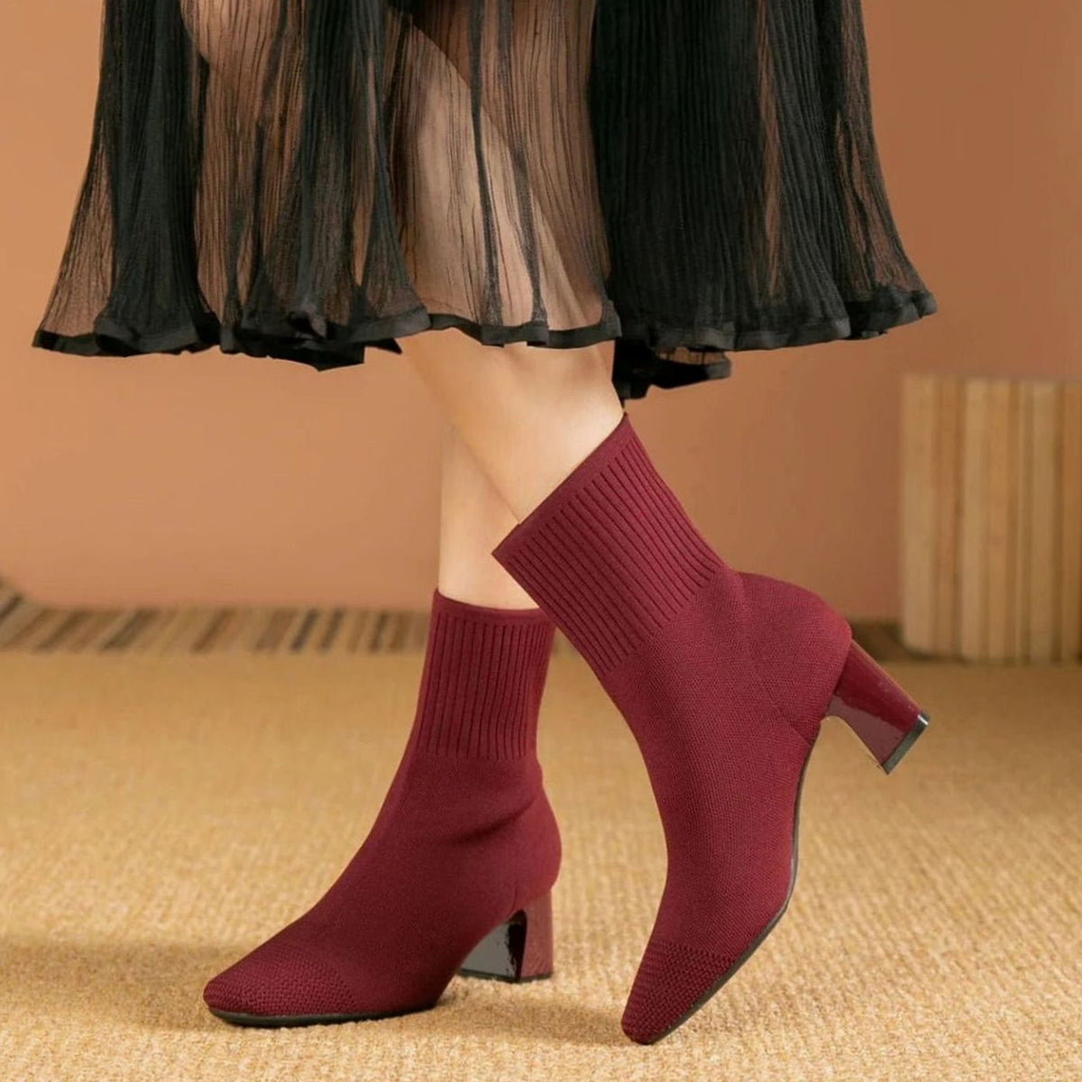 Damen-Stiefeletten in Detailansicht mit sockenähnlichem Schaft