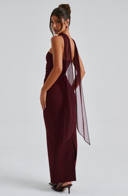 Damen-Maxikleid als stilvolle Wahl für festliche Anlässe