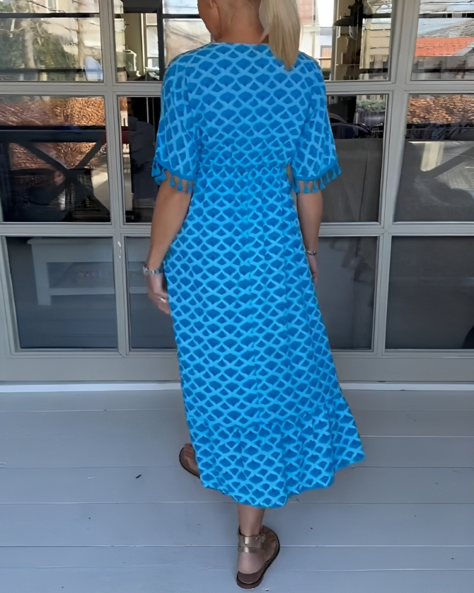 Elegantes Hochtailliertes Kleid
